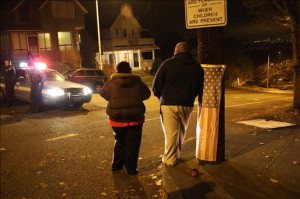 Leschi residents check out the scene during the 2009 search for Maurice Clemmons (Image: CDN)